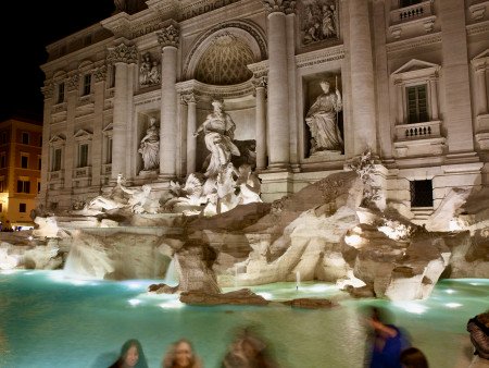 Walking tour of Rome through its most scenic squares and fountains