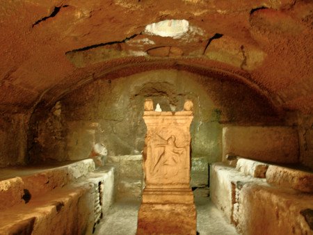 Underground Rome and Catacombs Tour by car: unearthed treasures