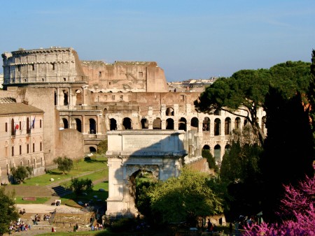 Skip the line Colosseum Arena Tour: gladiators games for the control over Rome