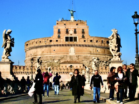 Villa Farnesina and Castel Sant'Angelo Tour: Private Rome off the beaten path