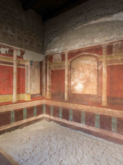 Affreschi romani nella stanza privata della Casa di Augusto sul Palatino in un Tour dei Super Siti di Roma