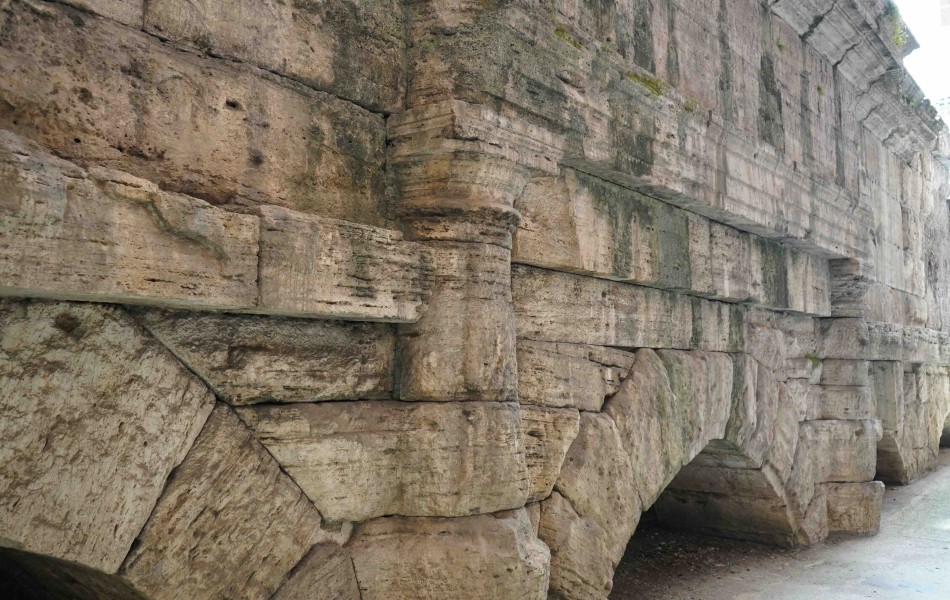 L'importanza e la storia dell'acquedotto dell'Acqua Vergine nella Roma Antica